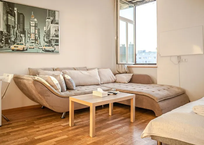 Comfortable 2br Near Millennium Tower Long