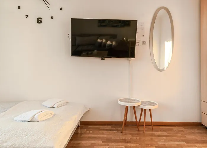 Comfortable 2br Near Millennium Tower Long