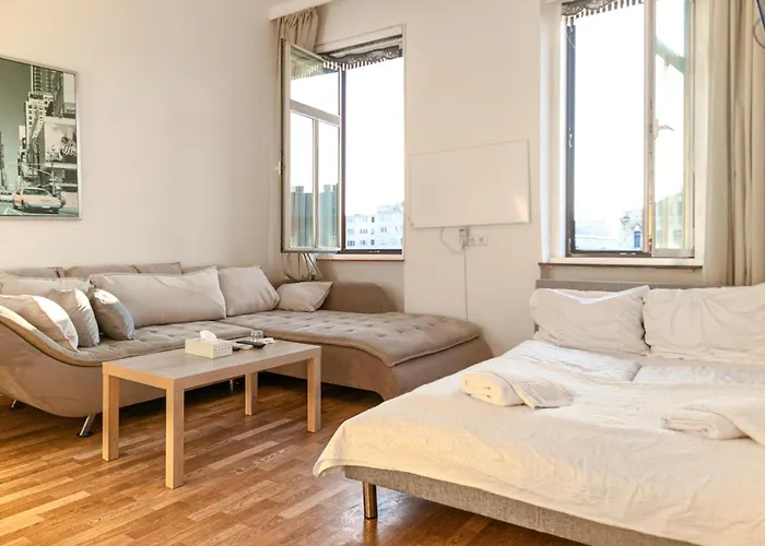 Comfortable 2br Near Millennium Tower Long Βιέννη