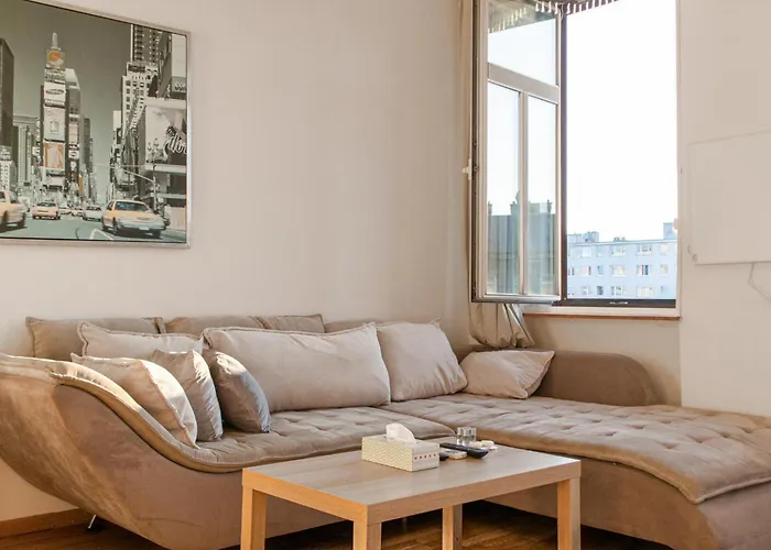 Comfortable 2br Near Millennium Tower Long