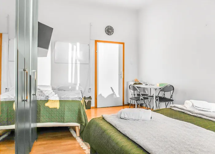 Comfortable 2br Near Millennium Tower Long