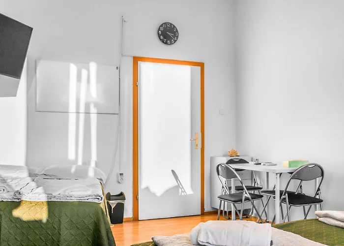 Comfortable 2br Near Millennium Tower Long
